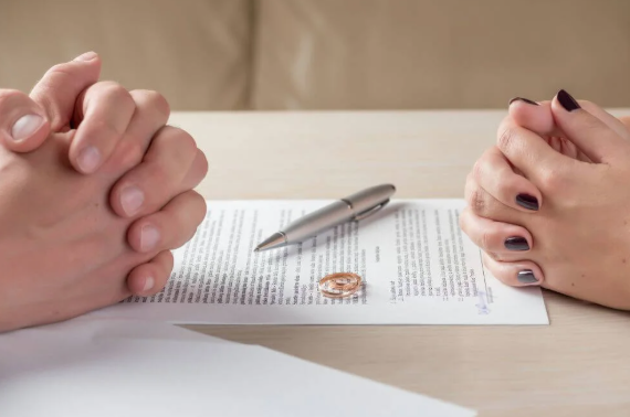 Why Hire a Divorce Lawyer?