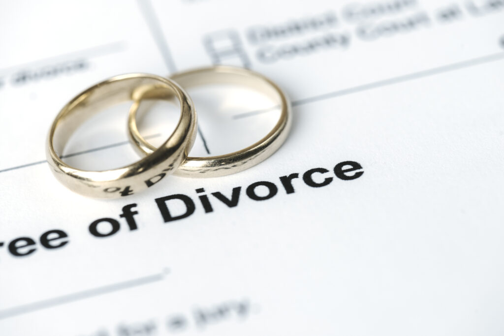 Before You Hire a Divorce Lawyer: 7 Critical Steps to Follow
